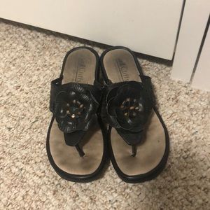 Cliffs platform sandals